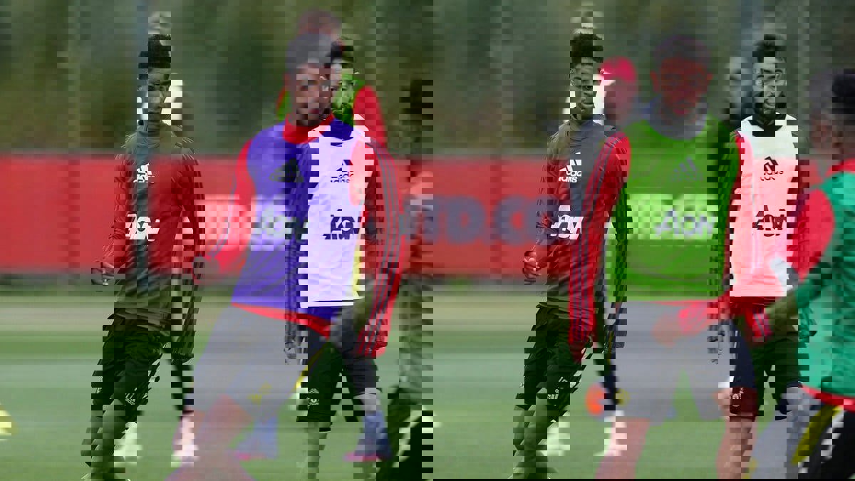 مانشستر يونايتد يتلقى خبرا سارا قبل استئناف الدوري الإنجليزي