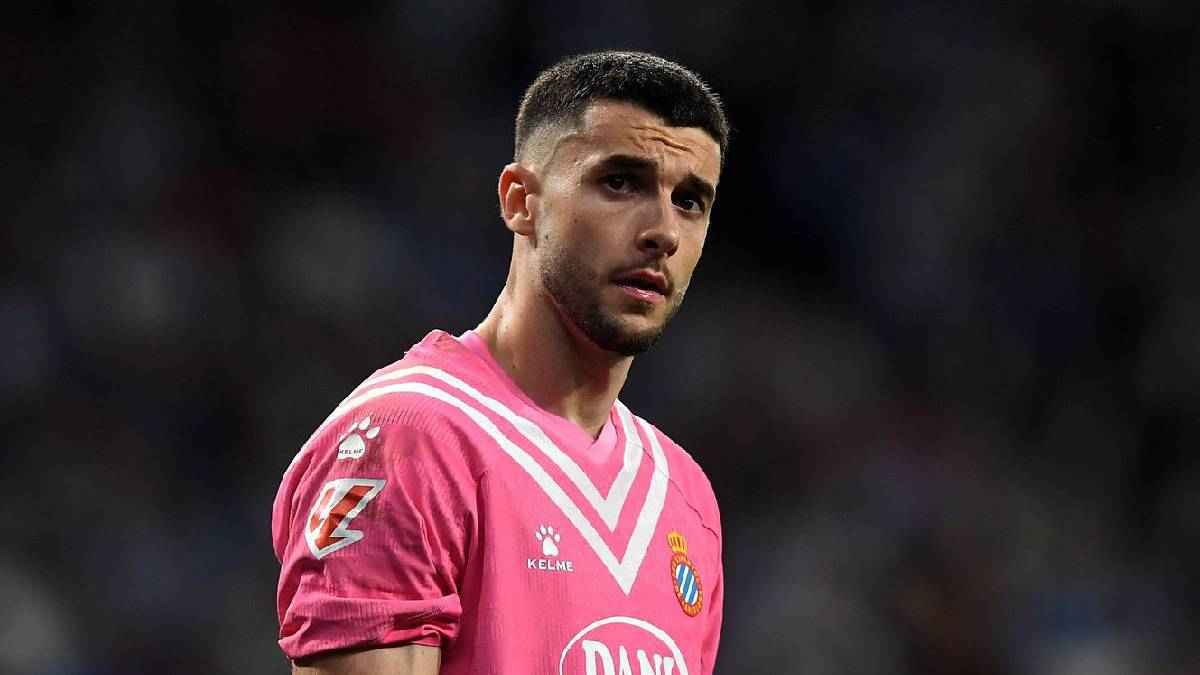 يتفوق على كورتوا.. كيف تعاقد برشلونة مع أفضل حارس في إسبانيا؟