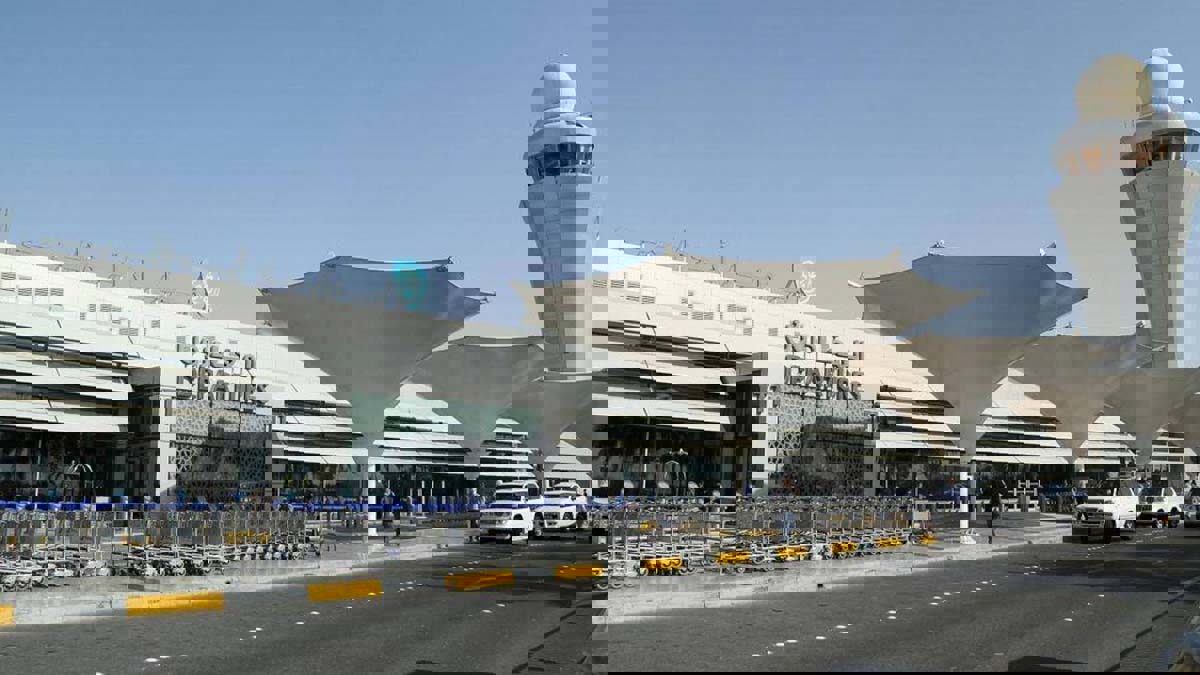 مطار أبوظبي يغلق مبنى رقم 2