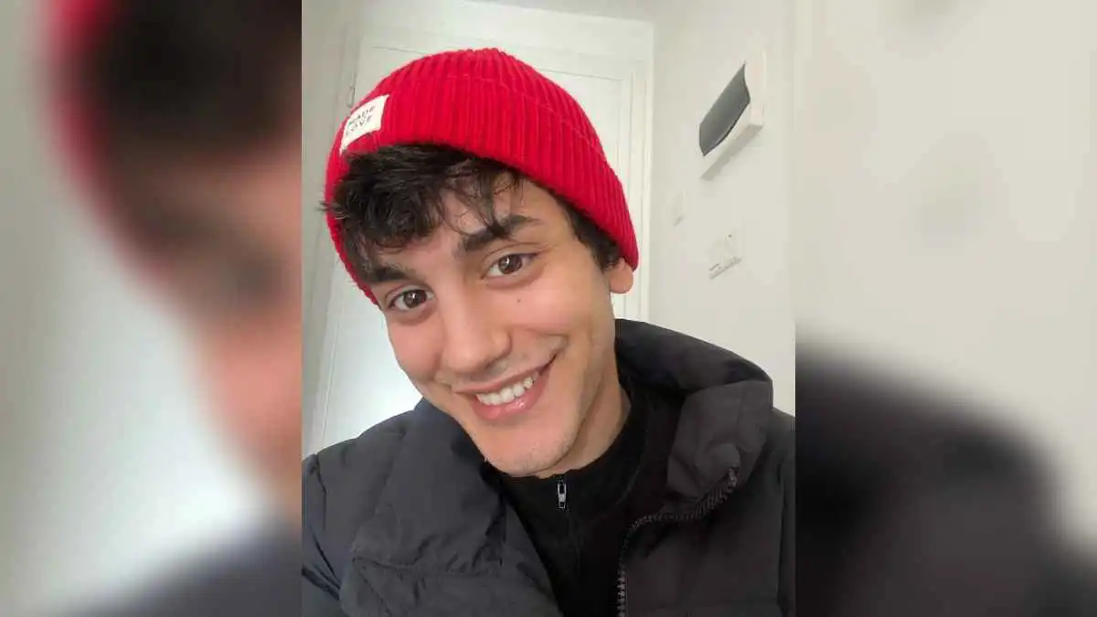 وفاة ممثل تركي سقطت عليه شجرة في يوم عاصف (فيديو)