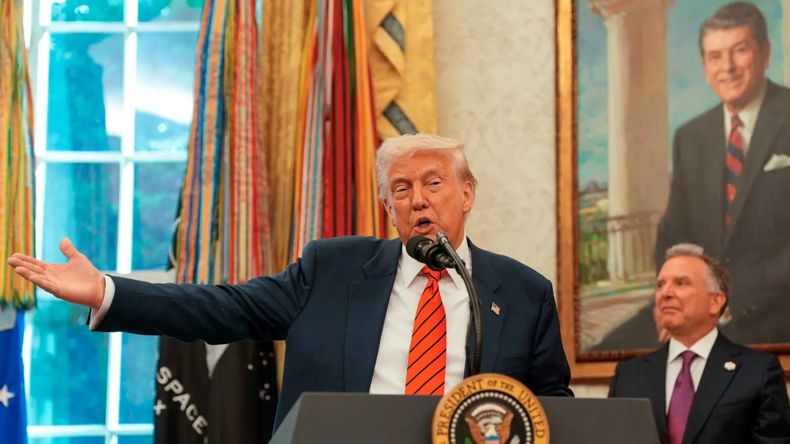 "متقلب المزاج" و"غير موثوق".. هجمة إسرائيلية "شرسة" على ترامب