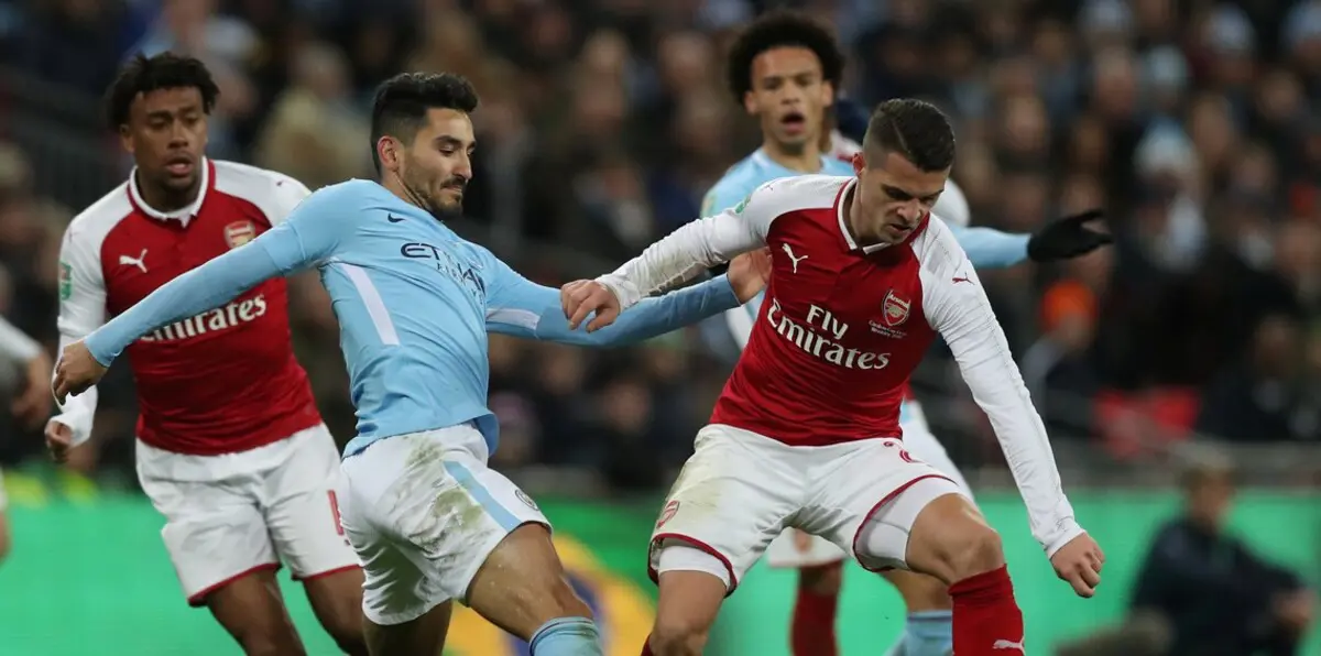 لاعب مانشستر سيتي يتوقع قتالًا من لاعبي آرسنال خلال مباراة الخميس