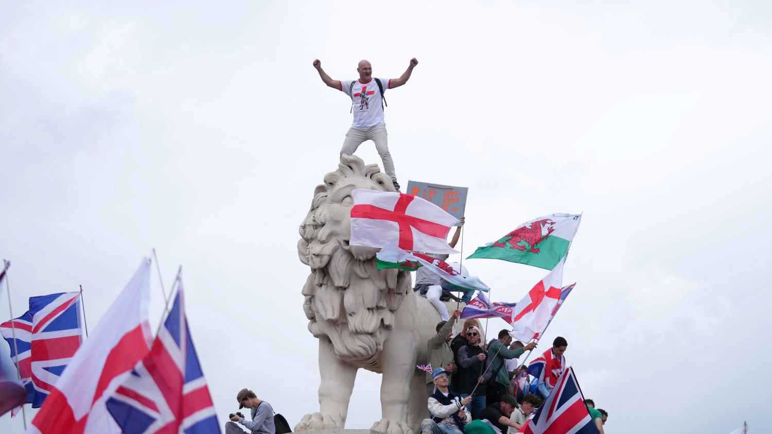 مع تعثر حزب العمال.. هل تتجه بريطانيا نحو "زمن اليمين المتطرف"؟