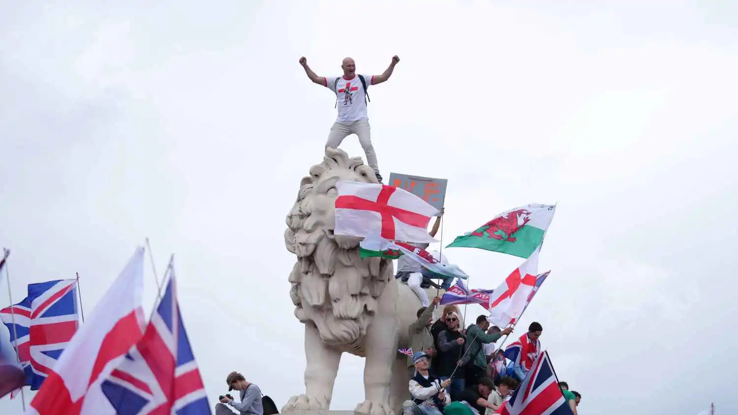 مع تعثر حزب العمال.. هل تتجه بريطانيا نحو "زمن اليمين المتطرف"؟