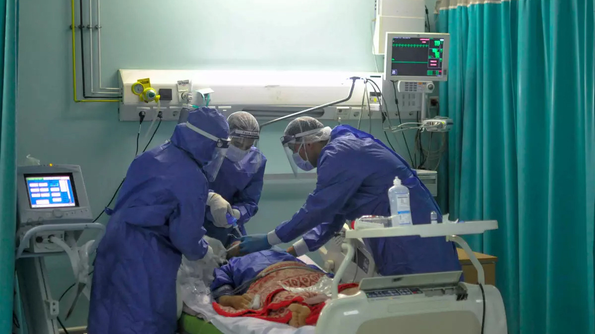 مصر.. كورونا يواصل فتكه بالأطباء والحكومة تتوعد الرافضين للعمل