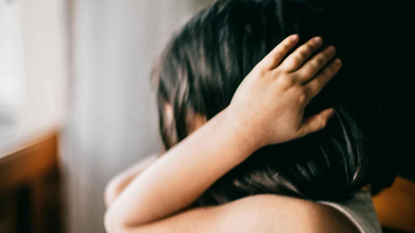 "صدمات الطفولة" تُضعف نمو الدماغ وتؤثر في الأداء الدراسي