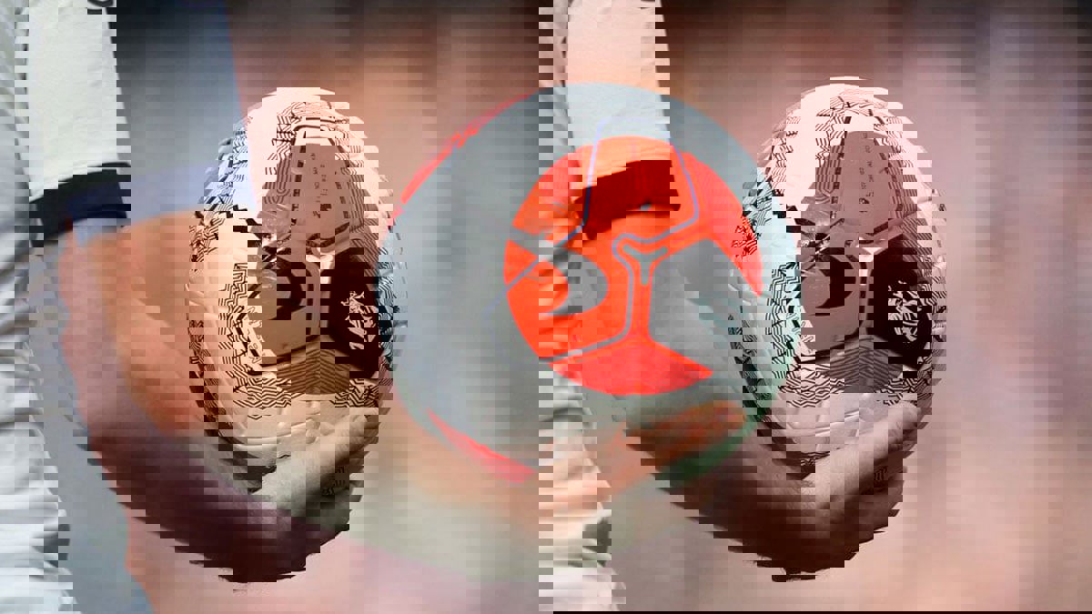 ليس بينها BEIN SPORTS .. قنوات تعلن نقل بعض مباريات الدوري الإنجليزي مجانا