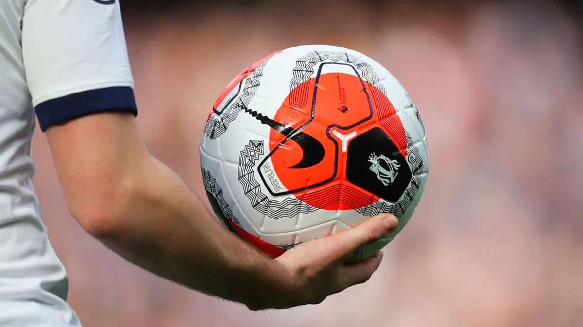 ليس بينها BEIN SPORTS .. قنوات تعلن نقل بعض مباريات الدوري الإنجليزي مجانا