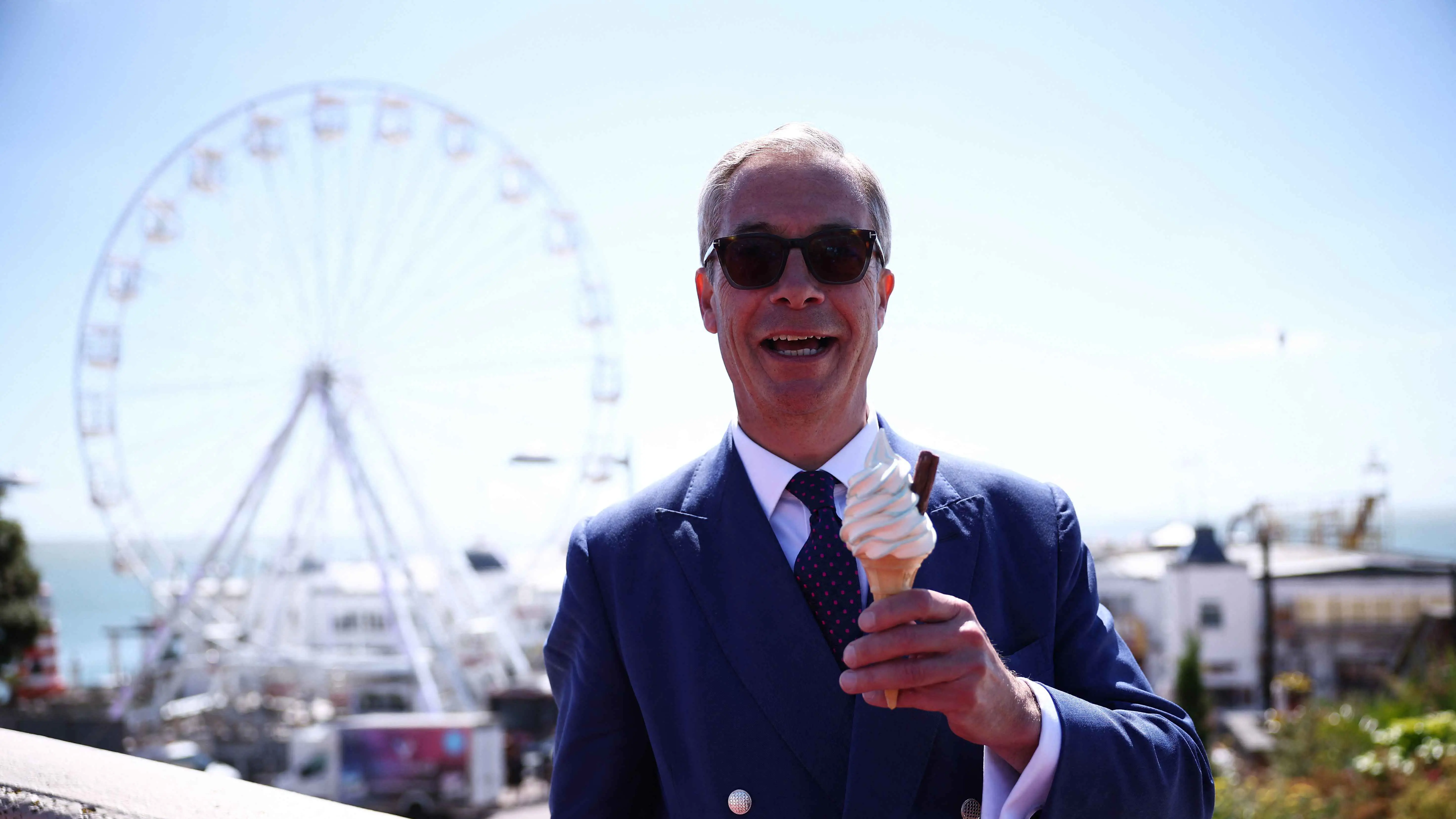 هذا كان آخر ضحاياها.. "يقودنا حمير" تستهدف سياسياً بريطانياً جديداً