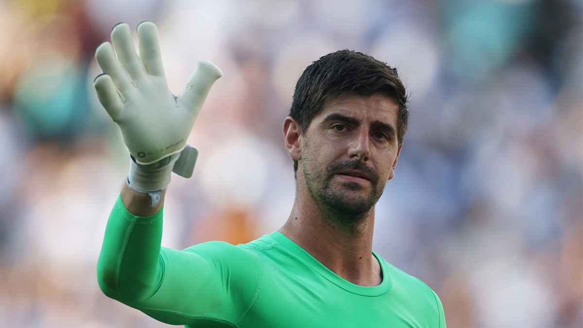 كورتوا يدافع بقوة عن دوناروما بعد هجوم نوير