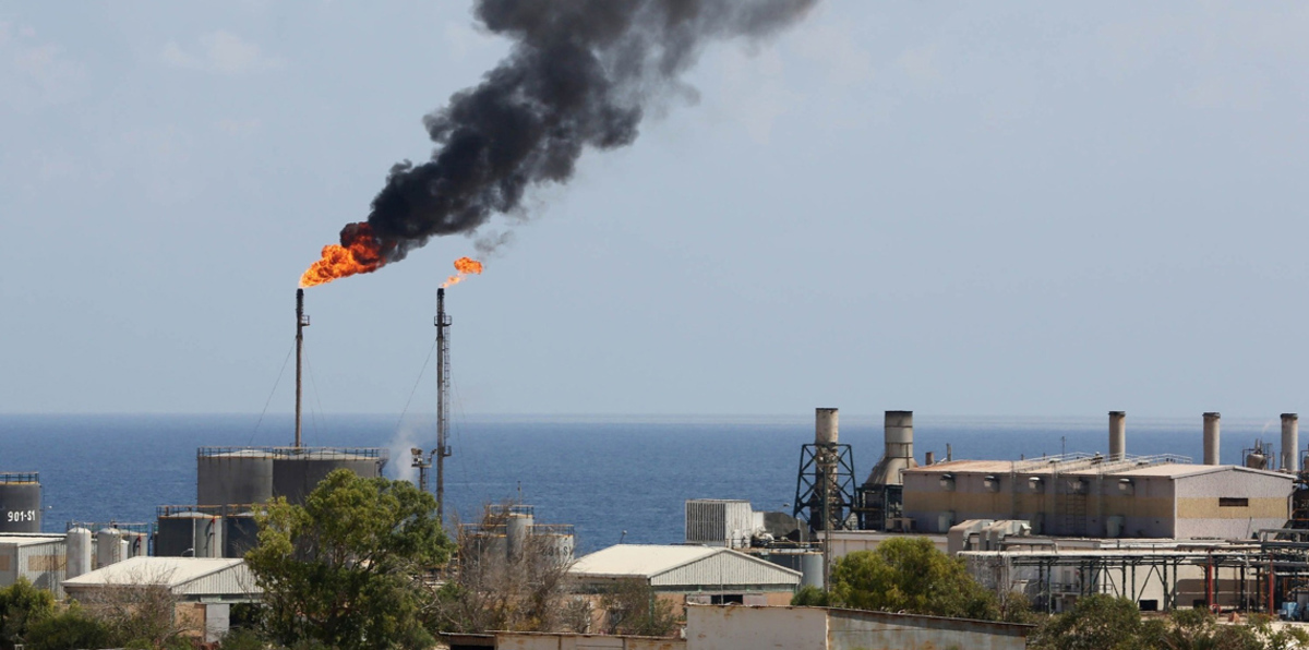 إجلاء عمال أجانب من حقل الشرارة النفطي في ليبيا
