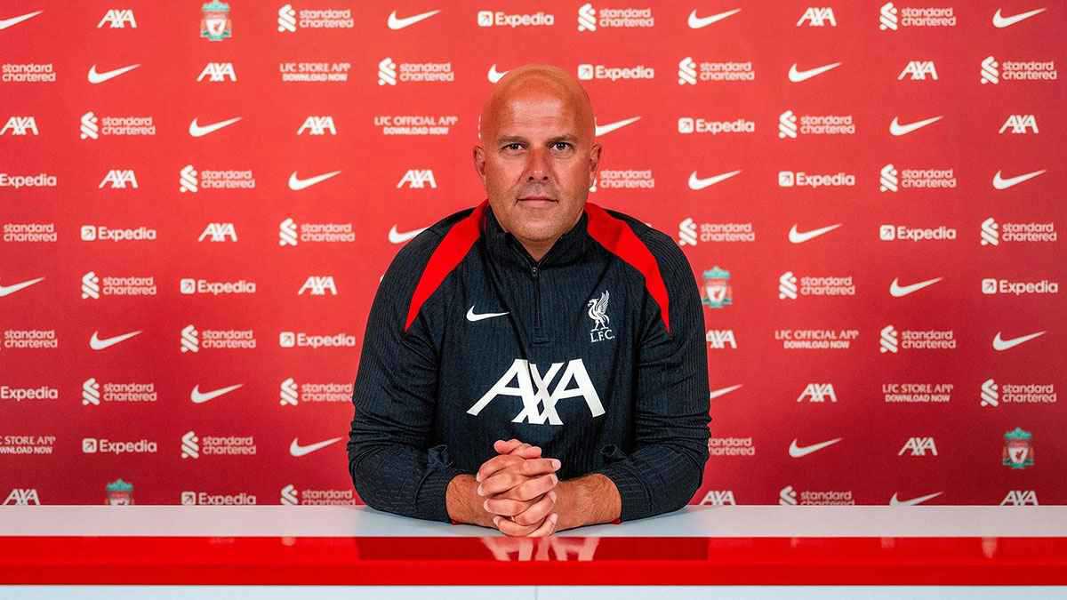 سلوت يرد على تقارير خلافه القوي مع المدير الرياضي لليفربول