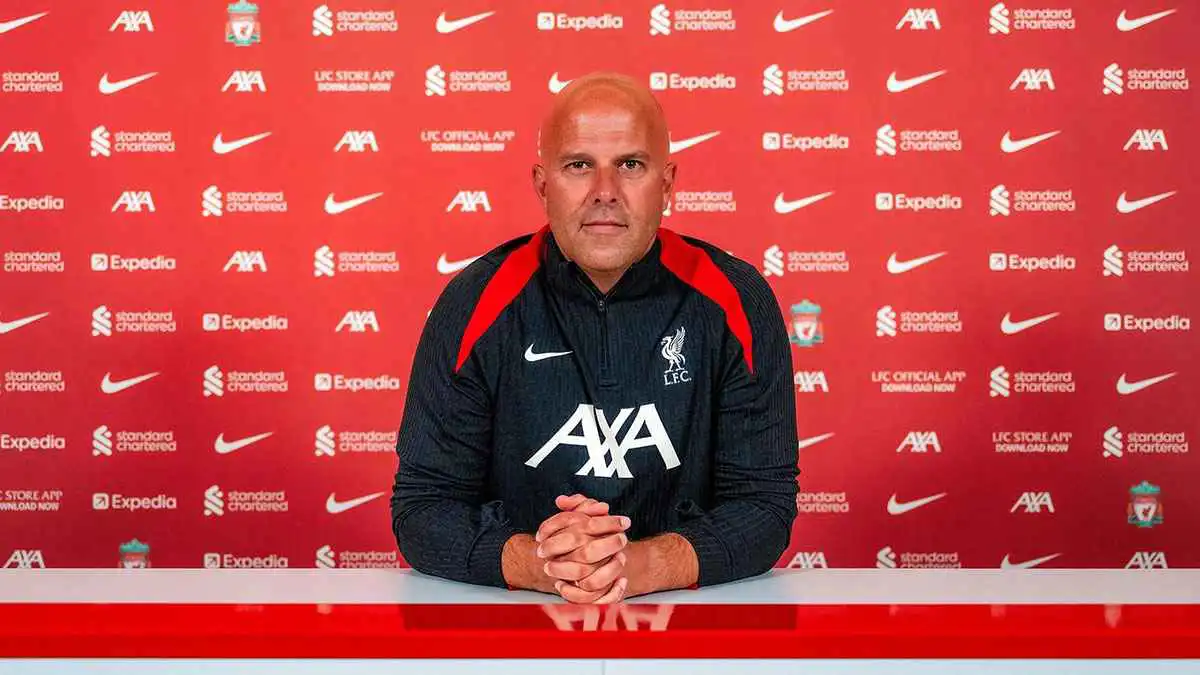 سلوت يرد على تقارير خلافه القوي مع المدير الرياضي لليفربول