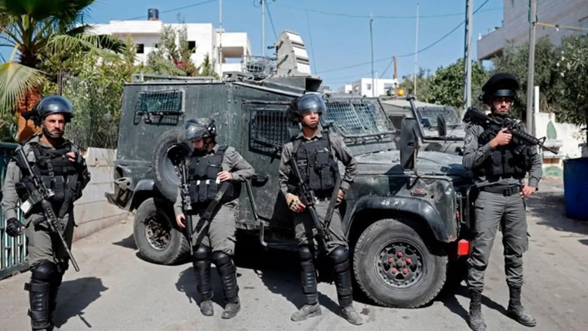 إسرائيل تحاصر 3 قرى برام الله بالبوابات الحديدية وتجبر مقدسية على هدم منزلها