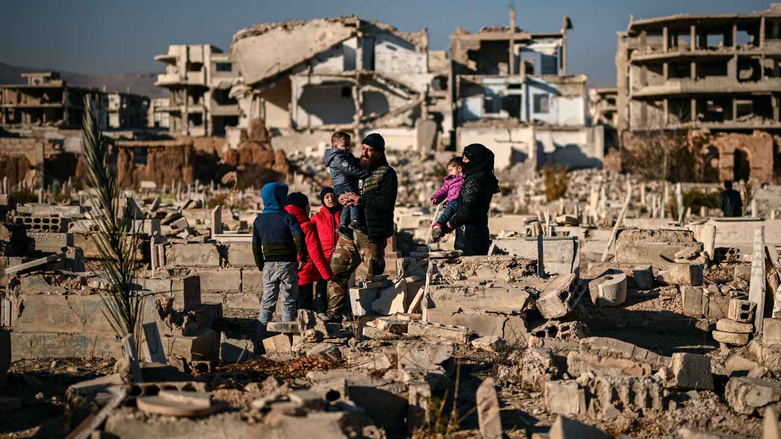 من دول عربية وأجنبية.. تعهدات مالية بـ18 مليار دولار لإعمار سوريا