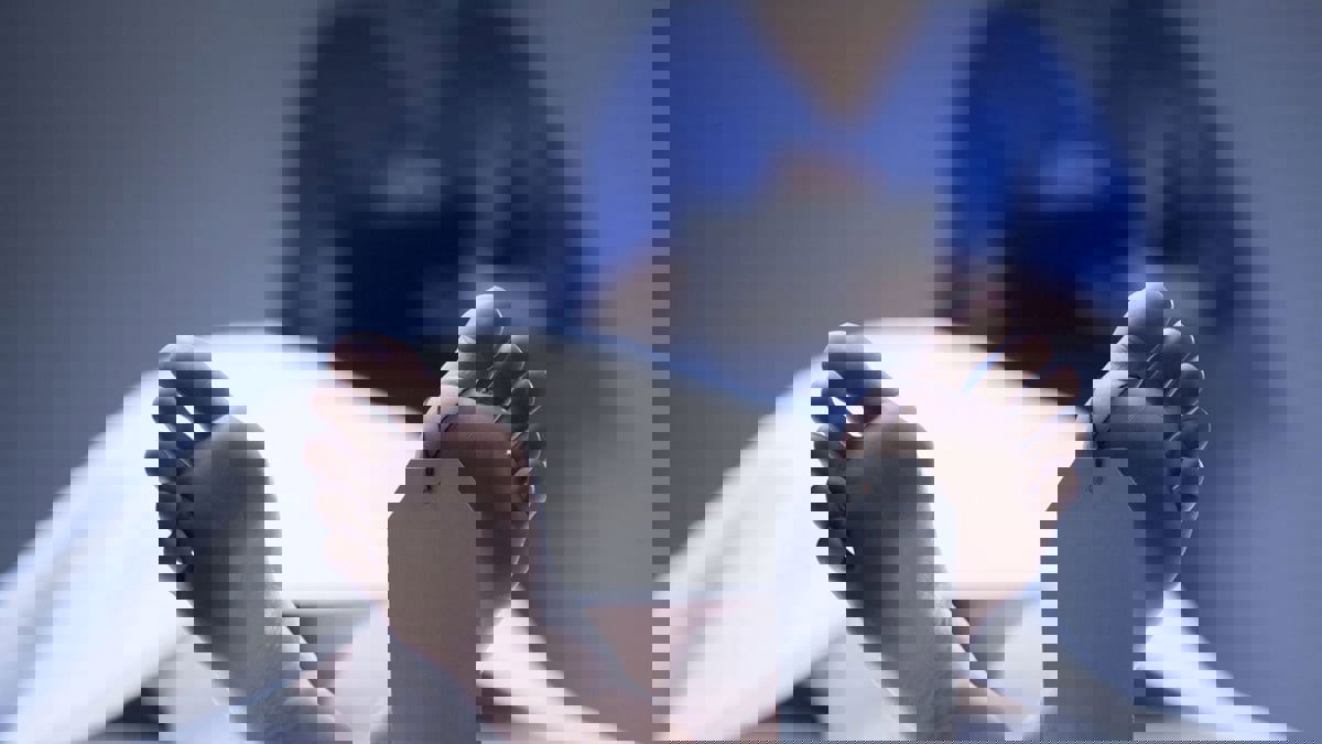 شاب يخنق خطيبته وسط الشارع في مصر