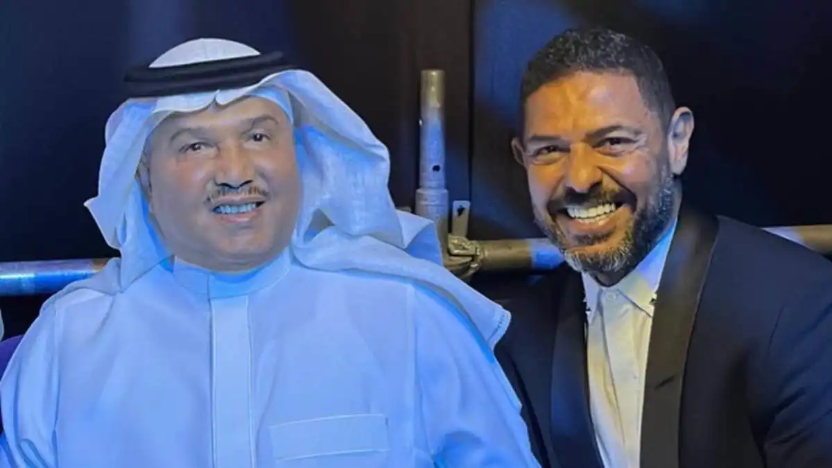 مجددا.. هاني فرحات يقبّل يد محمد عبده (فيديو)