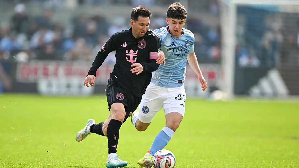 ماذا يحتاج ميسي ليصبح أكثر من سجّل ضربات ثابتة في التاريخ؟