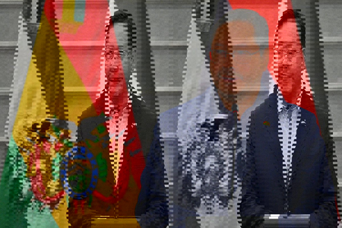 معادٍ لليبرالية الأمريكية.. من هو الرئيس آرسي مهندس "المعجزة البوليفية"؟