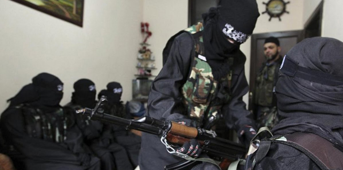 لا مسكنات ألم.. قابلة تروي كواليس توليد زوجات مقاتلي داعش (صور)