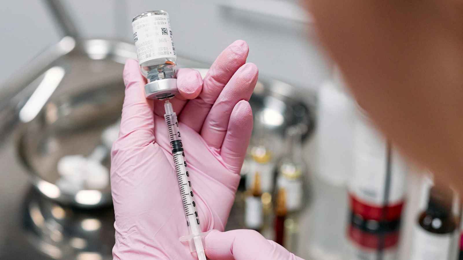 ضبط إيرانيات يمتهنَّ تجميل العراقيات من دون ترخيص طبي