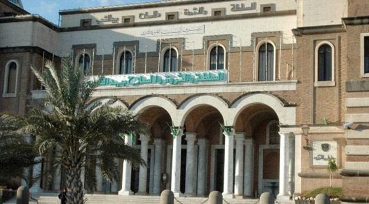 المركزي الليبي يدعو الأطراف المتنازعة لإبقائه خارج الصراع