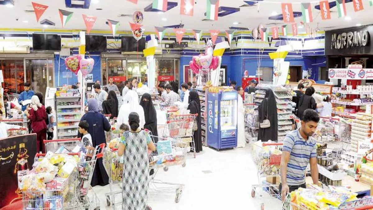 الكويت.. جمعية تعاونية تغلق أبوابها على متسوق بداخلها (فيديو)