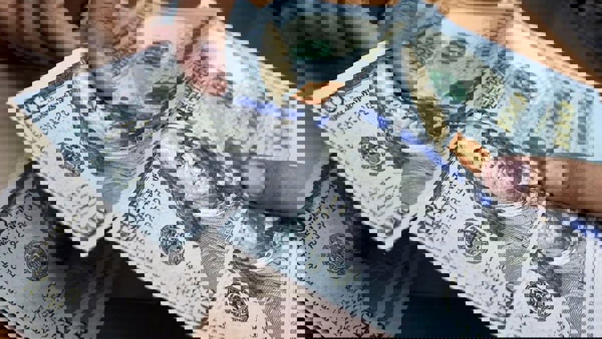 اليوان وعملات المخاطرة تحد من مكاسب الدولار بعد محادثات صينية أمريكية