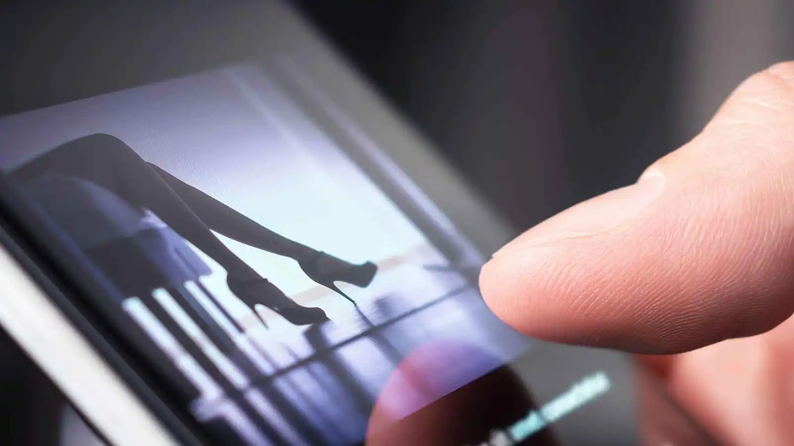 مصر تواجه "الإباحية" بشريحة جديدة للهواتف الذكية