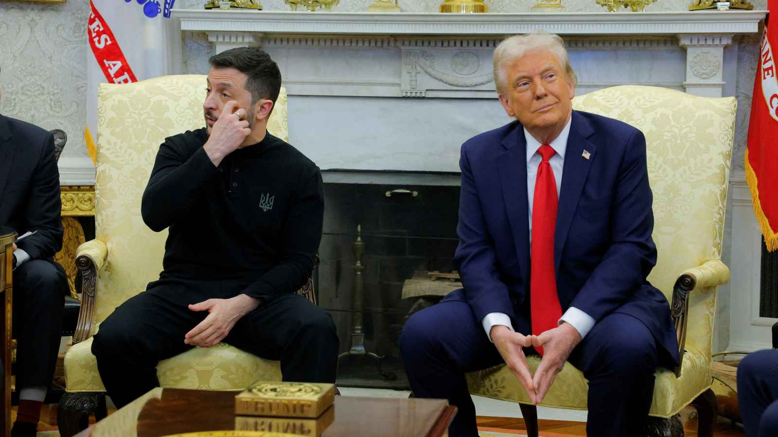 الأوكرانيون يتباهون بـ "بدلاتهم" بعد انتقاد ترامب لملابس زيلينسكي