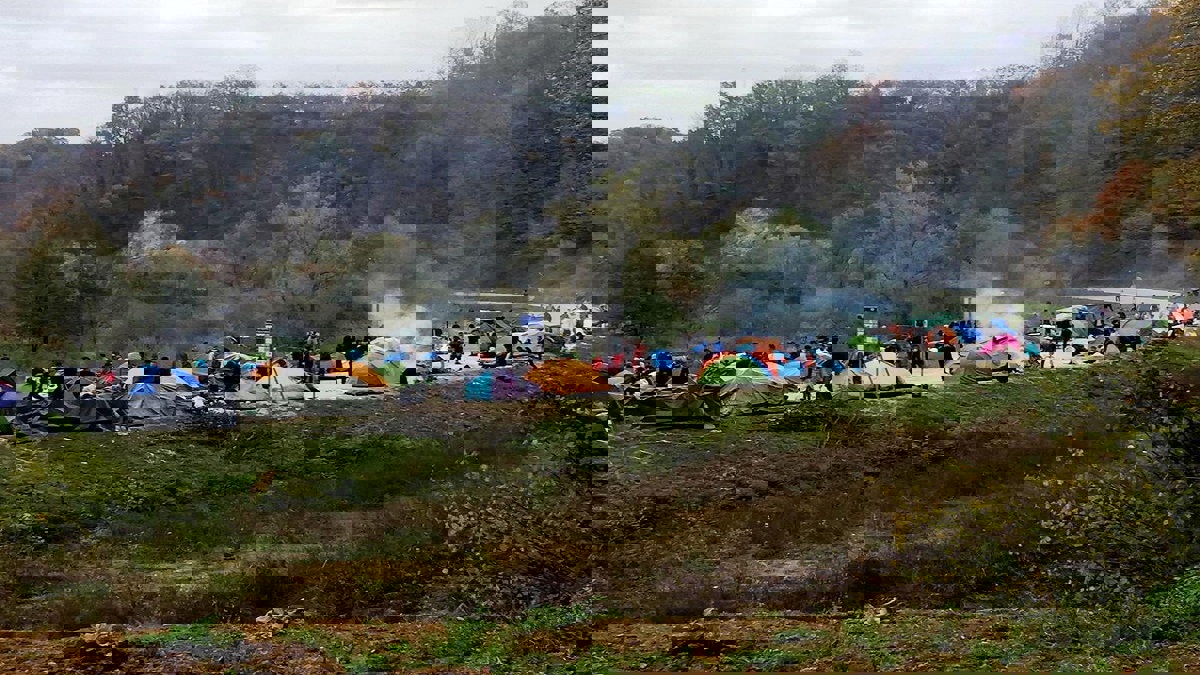 إصابة 29 مهاجرًا إثر حريق بمخيم في البوسنة‎