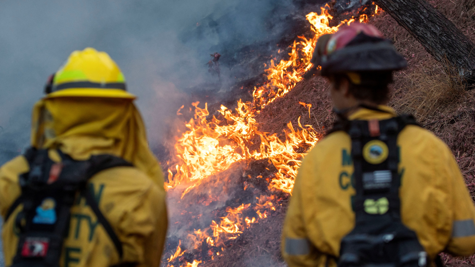 كتل من اللهب.. موجة رياح جديدة تهدد بتأجيج حرائق لوس أنجلس