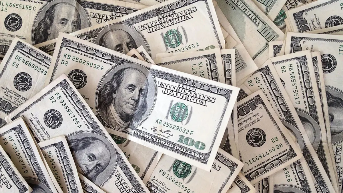 الدولار يرتفع قبل كلمة لرئيس مجلس الاحتياطي الاتحادي