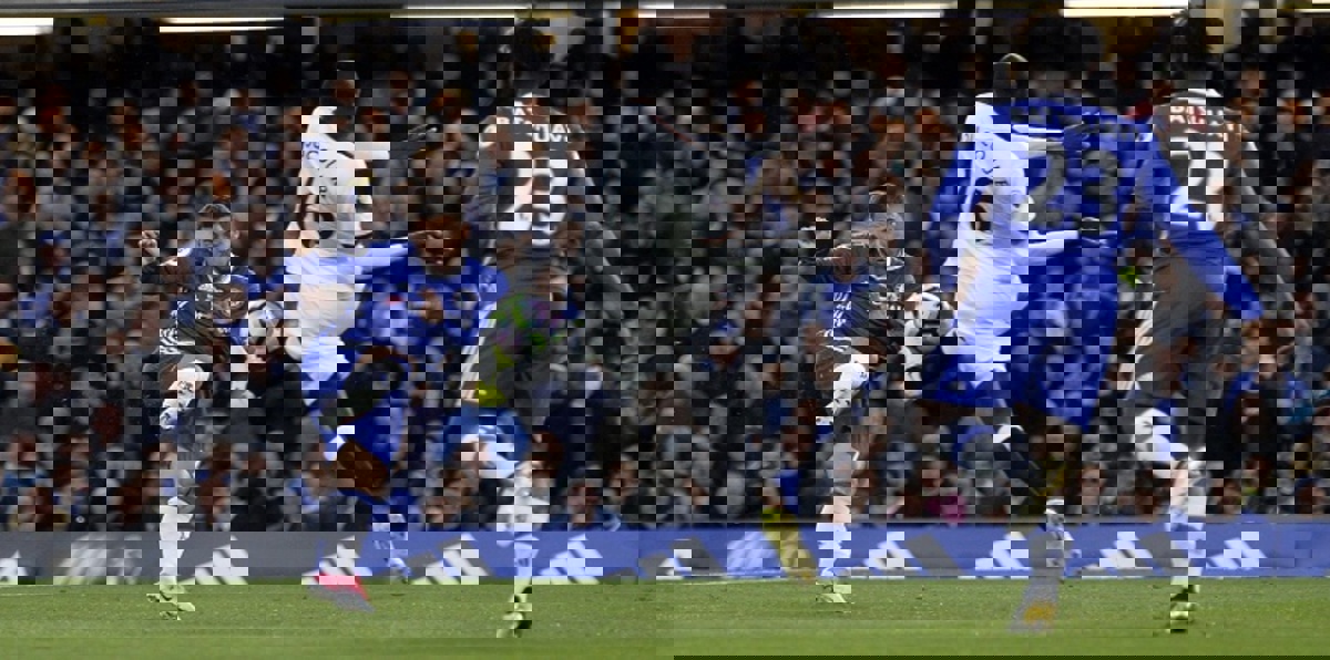 تشيلسي يحتفي بلقب الدوري الإنجليزي بفوز درامي على واتفورد