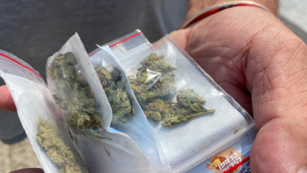 طائرة مسيرة تسقط مخدرات على تل أبيب‎ 