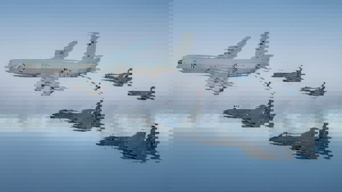 في رسالة لإيران.. مقاتلات أمريكية وسعودية تُحلّق فوق الخليج العربي (فيديو)