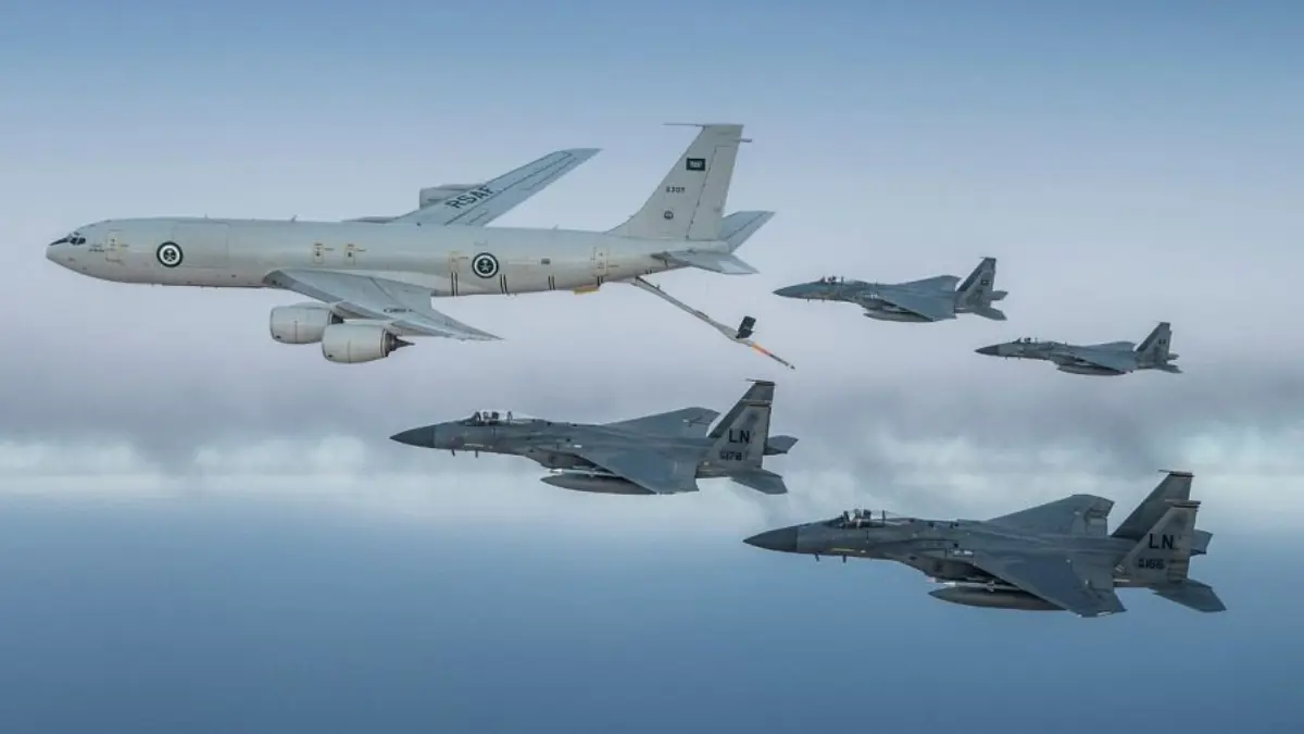 في رسالة لإيران.. مقاتلات أمريكية وسعودية تُحلّق فوق الخليج العربي (فيديو)