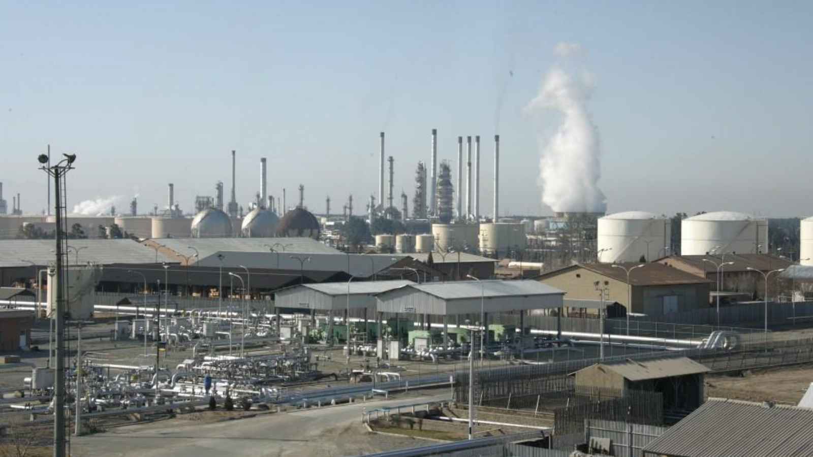 إيران توضح حقيقة "حادث" في موقع للغاز المسال جنوب طهران