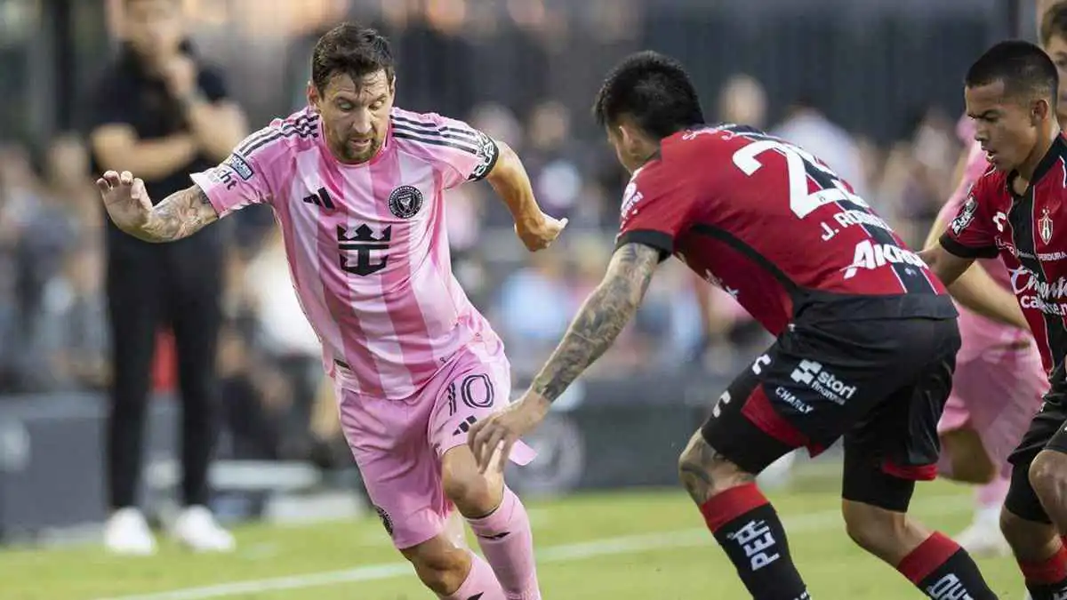 ميسي يقود إنتر ميامي للفوز على أطلس في افتتاح كأس الدوريات (فيديو)