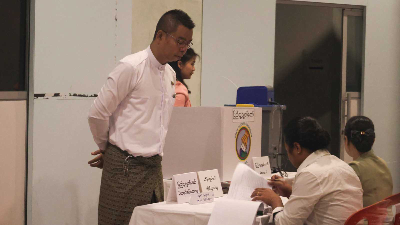 ميانمار تجري أول انتخابات منذ الانقلاب العسكري