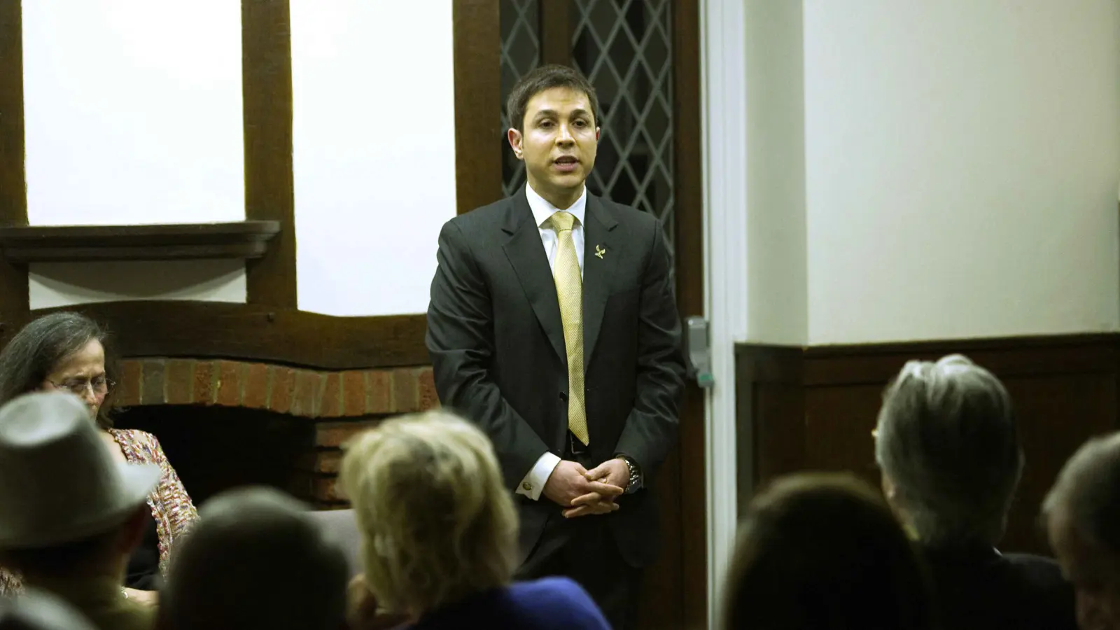 "لا يمكن الوثوق بهم".. ابن عم بشار الأسد يفتح النار على القادة الجدد