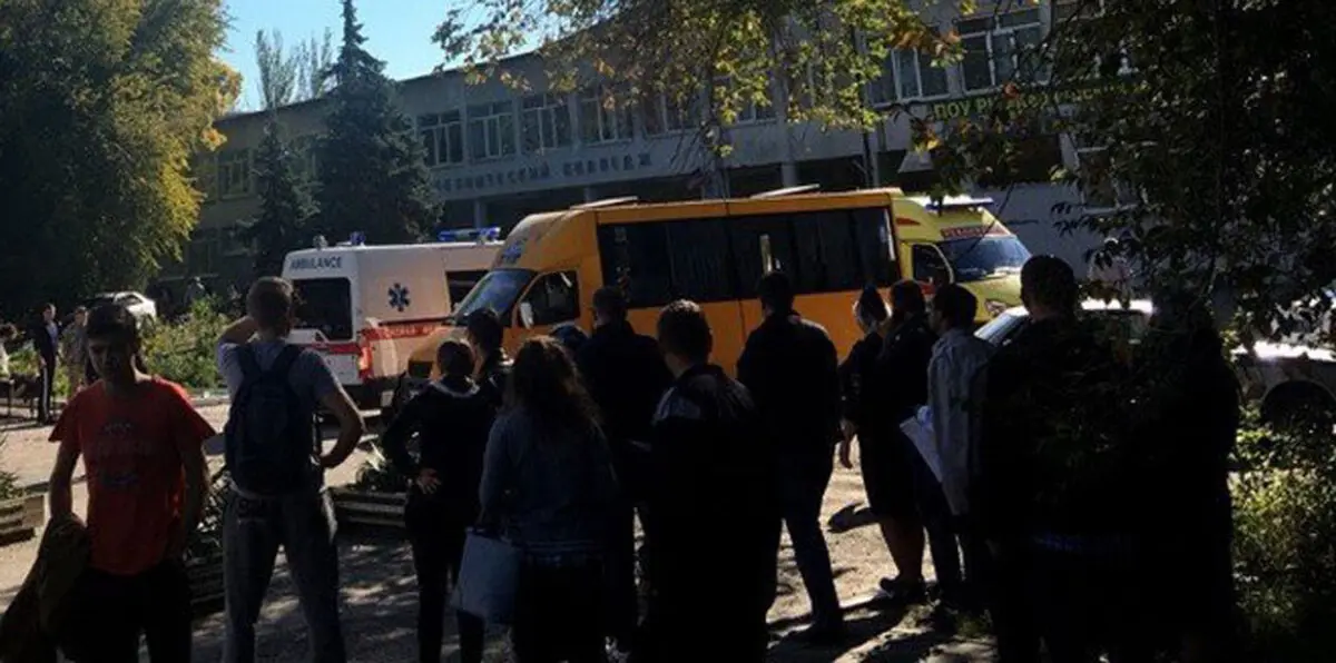 مسلحون يطاردون تلاميذ ويقتلونهم بمدرسة في القرم (فيديو)