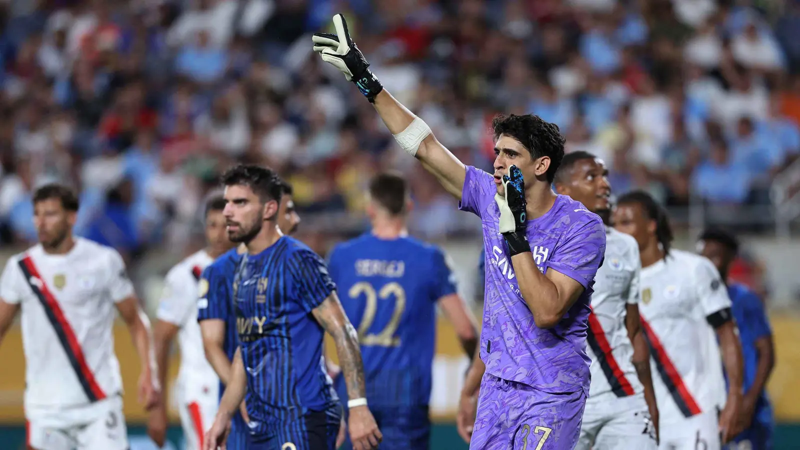 "من الصعب رفضها".. الهلال يمنح ياسين بونو "مكافأة عظيمة"