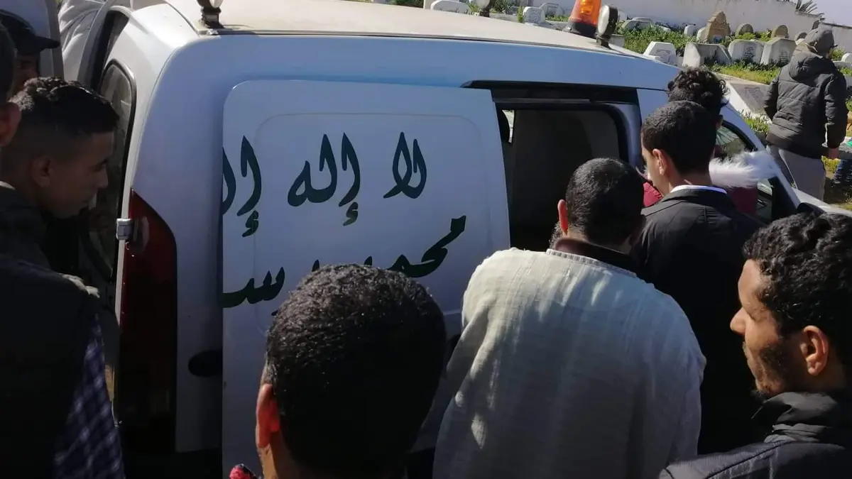 جنازة مهيبة في زمن كورونا تثير الجدل (فيديو)