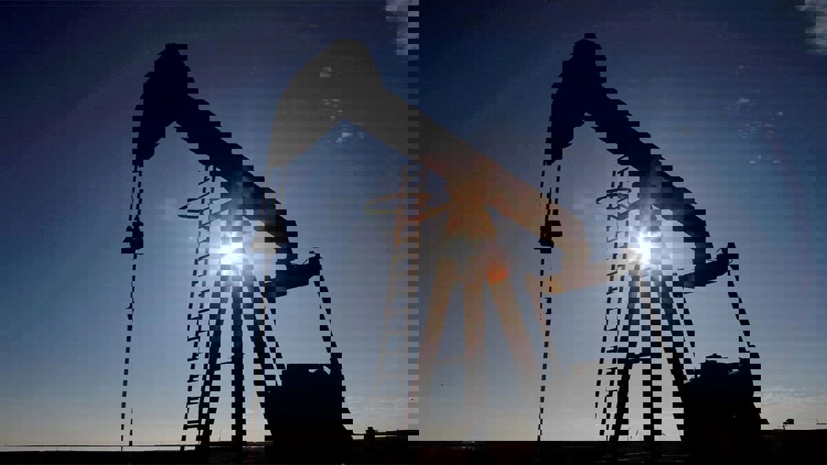 قبل اجتماع أوبك+.. أسعار النفط تقفز أكثر من دولار للبرميل