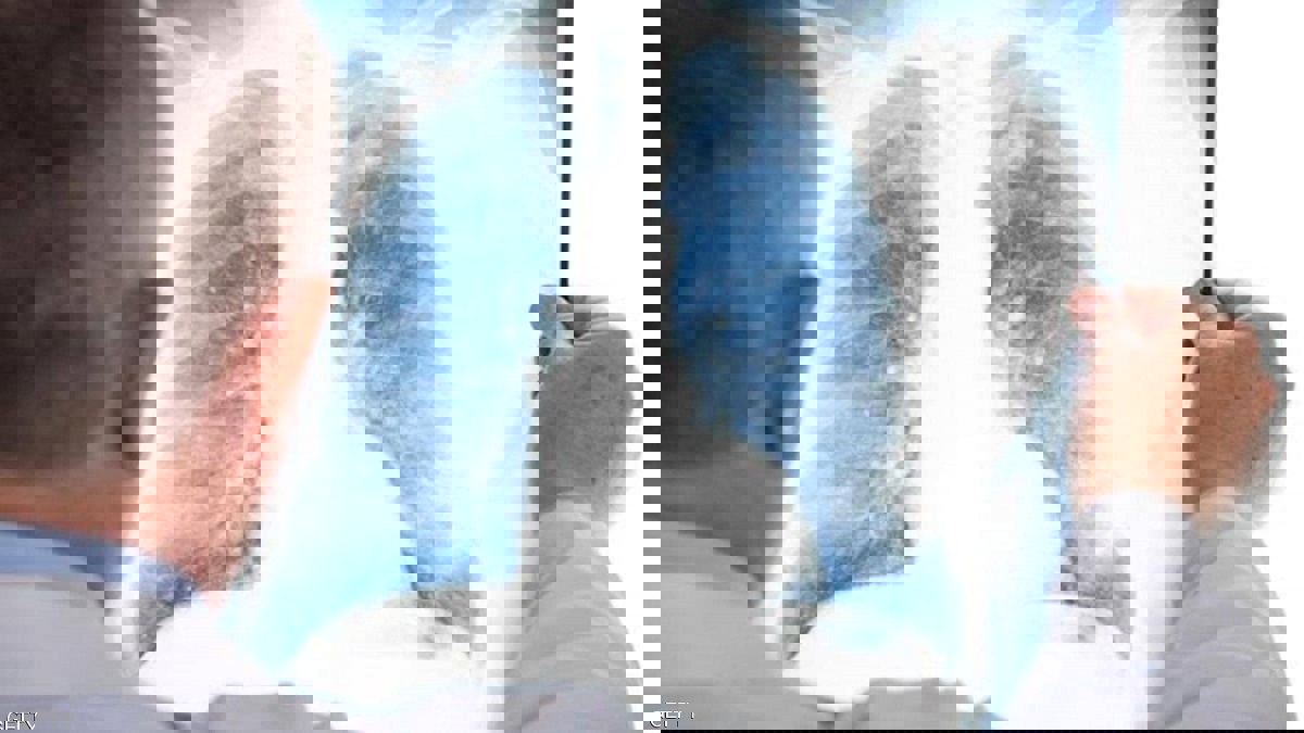 كشف طبي استثنائي.. عمى مفاجئ يقود لاكتشاف سرطان الرئة الخفي