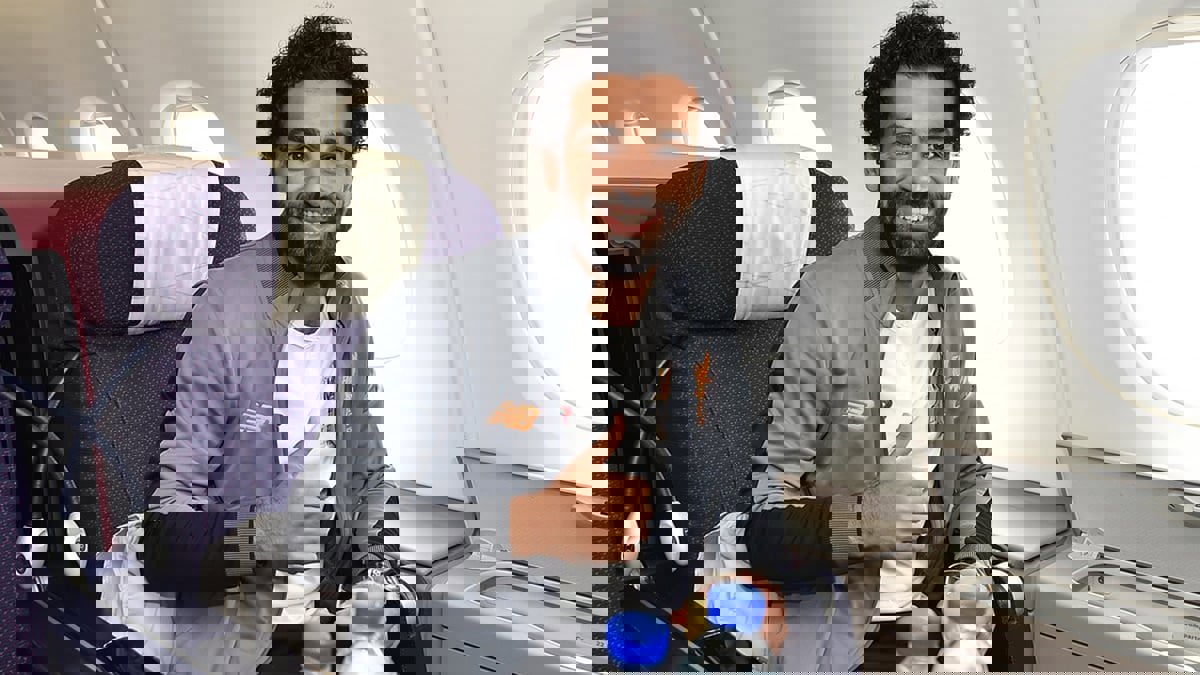 محمد صلاح يثير الجدل بفيديو ظهر فيه مستعدا للقفز من طائرة هليكوبتر (شاهد)