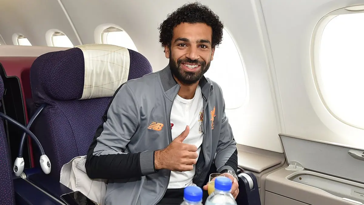 محمد صلاح يثير الجدل بفيديو ظهر فيه مستعدا للقفز من طائرة هليكوبتر (شاهد)