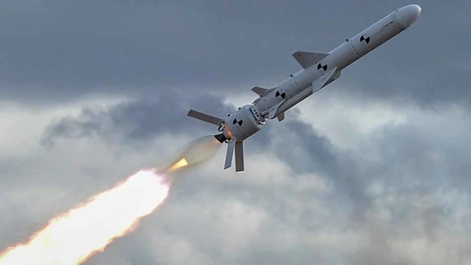 "تلغراف": أوكرانيا تبني صاروخها الخاص تحسبا لوقف ترامب الدعم