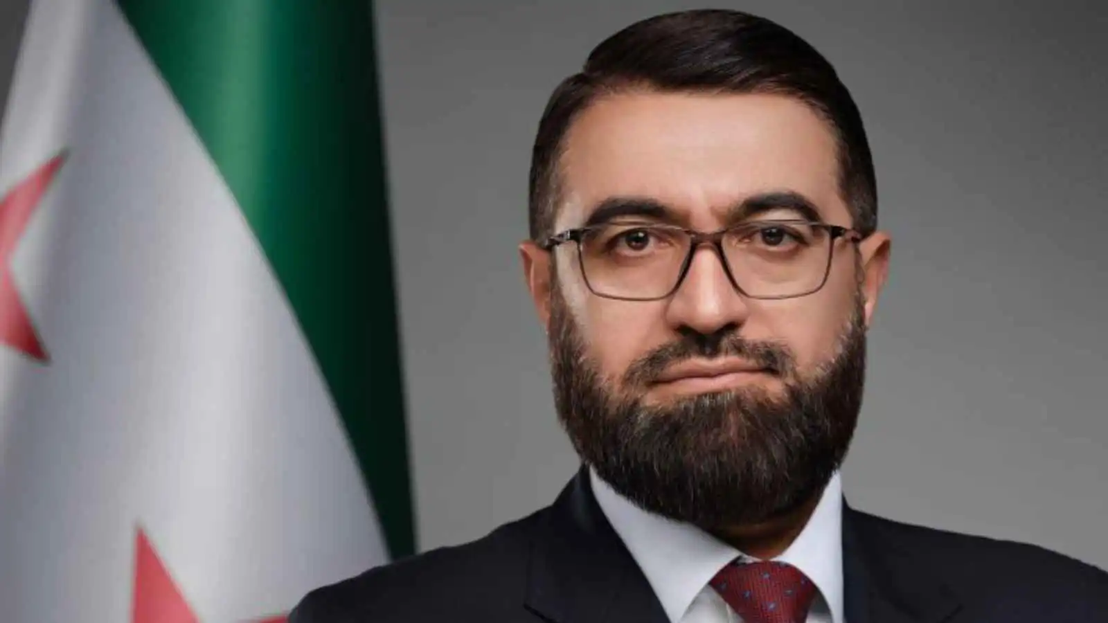 الحكومة السورية تعلن بدء إجراءات ملاحقة رموز نظام الأسد (فيديو)